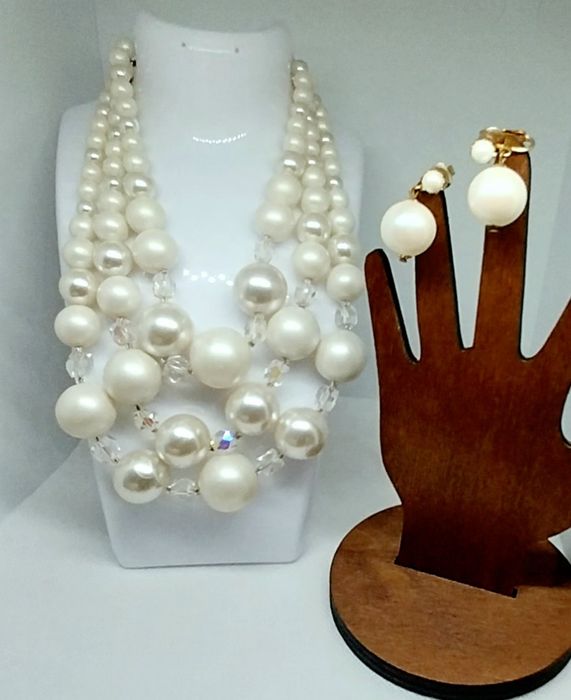 Гарнитур винтажное ожерелье и клипсы маркированное из Америки.