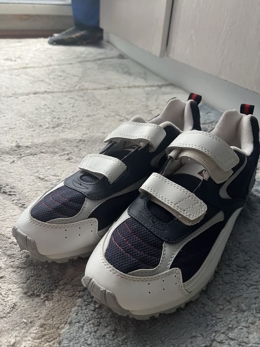 продам новые кроссовки