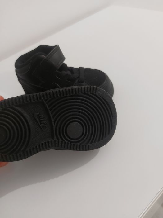 Ghete bebe nike noi
