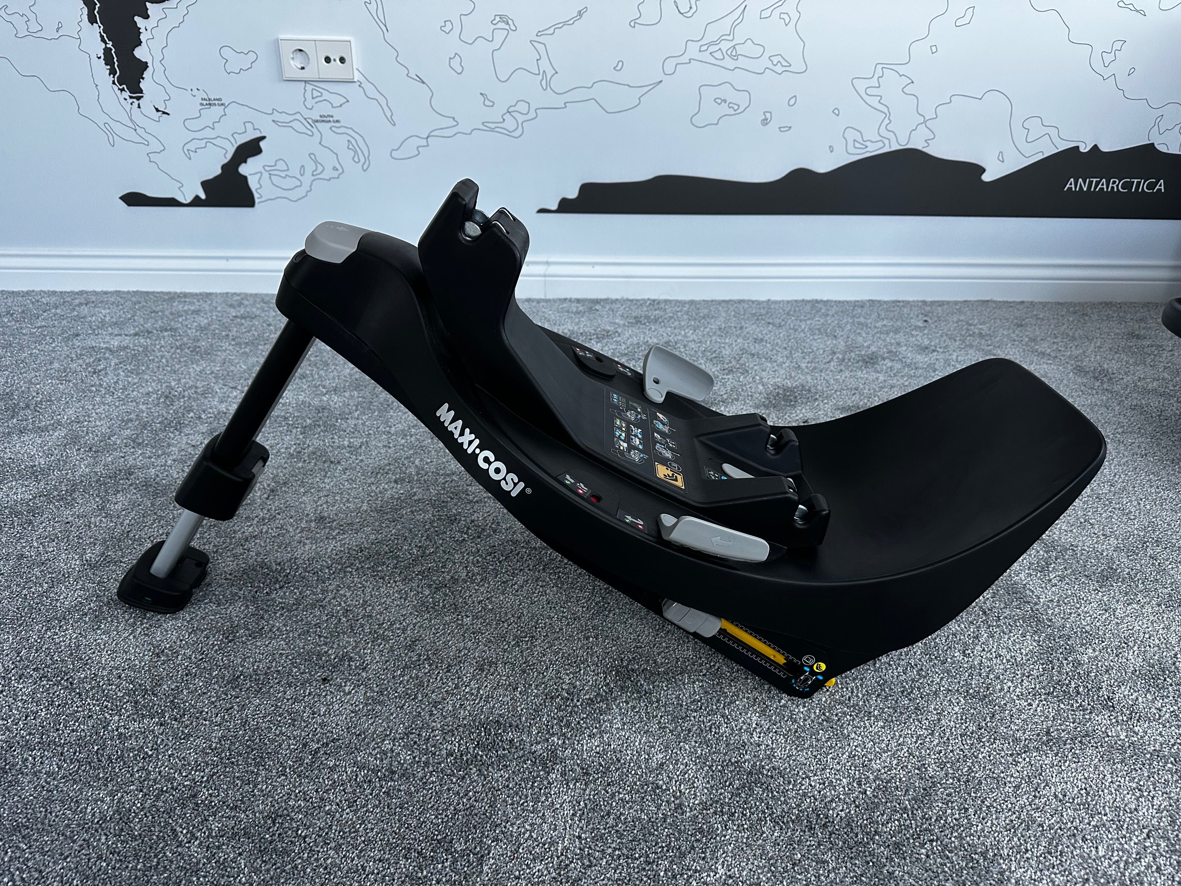 Стол за кола 0-13 кг / 40-83см Maxi Cosi Pebble 360 и isofix база .
