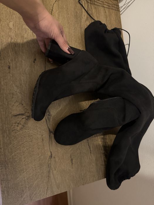 Велурени чизми в черен цвят