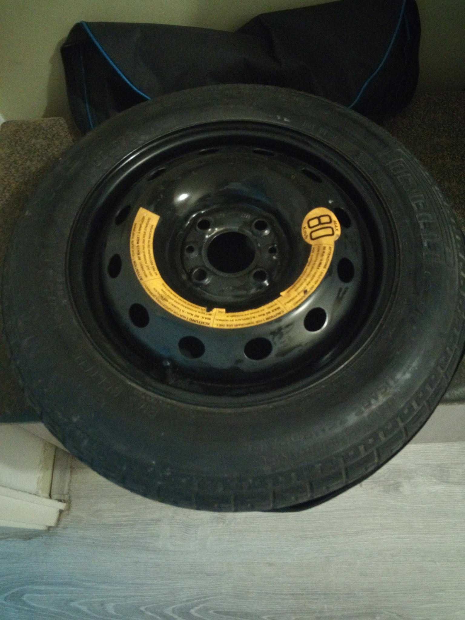 Продавам Резервна гума Pirelli/ Патерица за Фиат 135/80/14