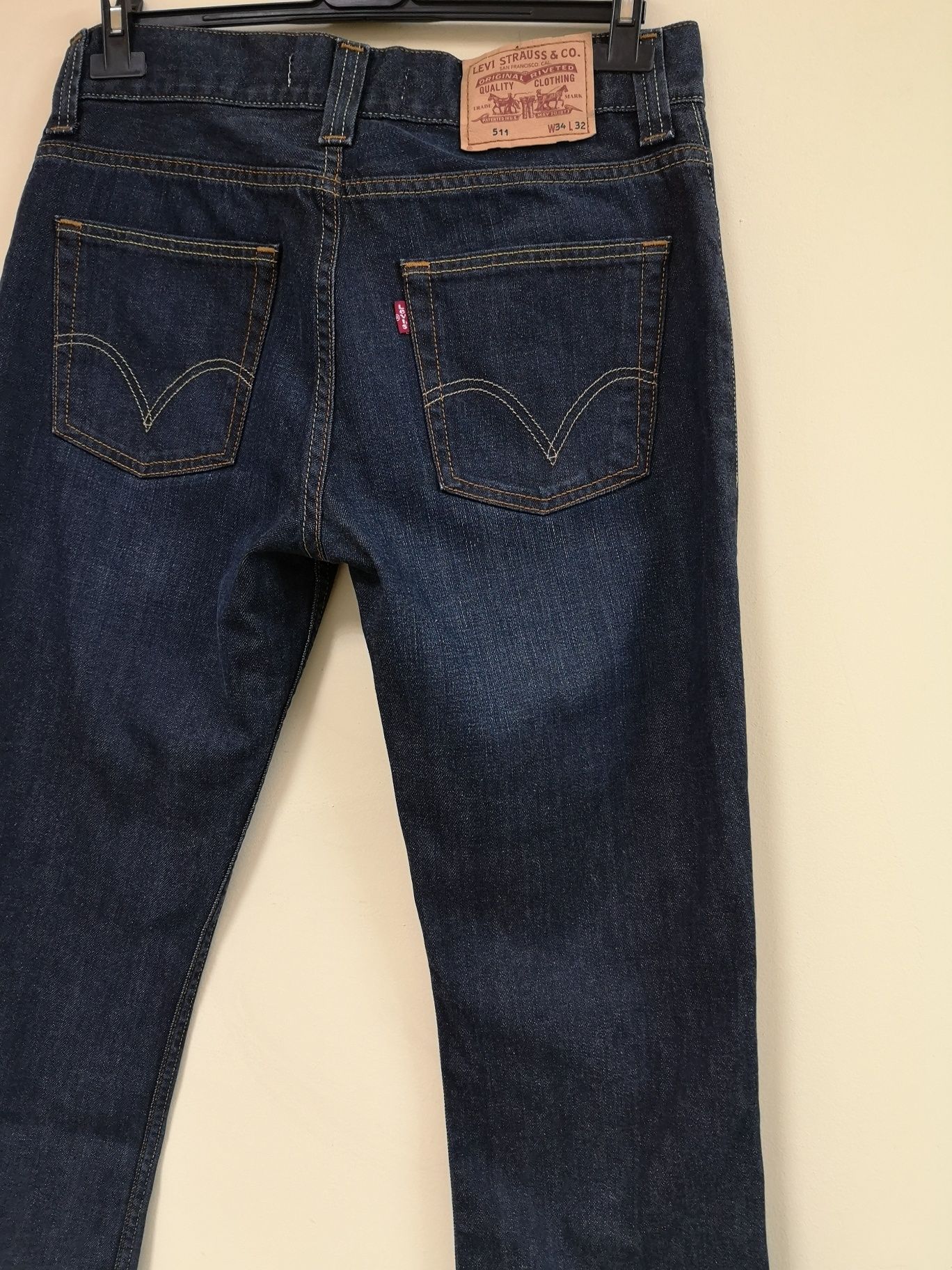 Blugi Levi Strauss & CO. 34/32