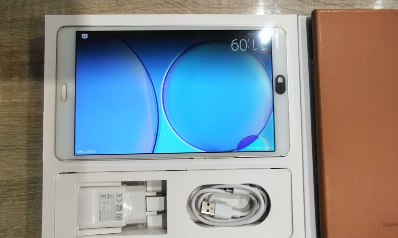 Продавам Huawei pad M3 8.4"таблет