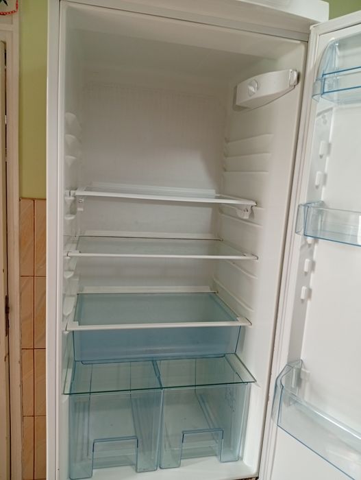 Vând frigider electrolux