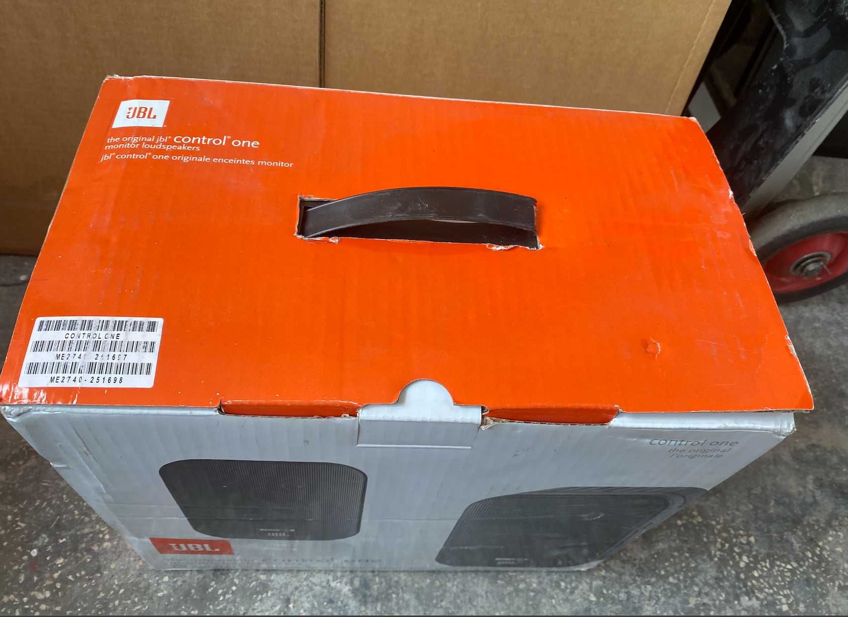 Boxe pasive pentru gradina,terasa JBL Control ONE 150W noi