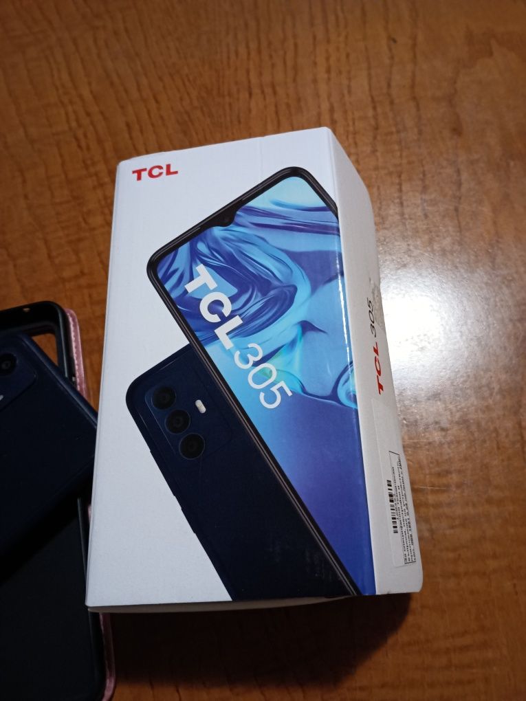 TCL 305 смартфон