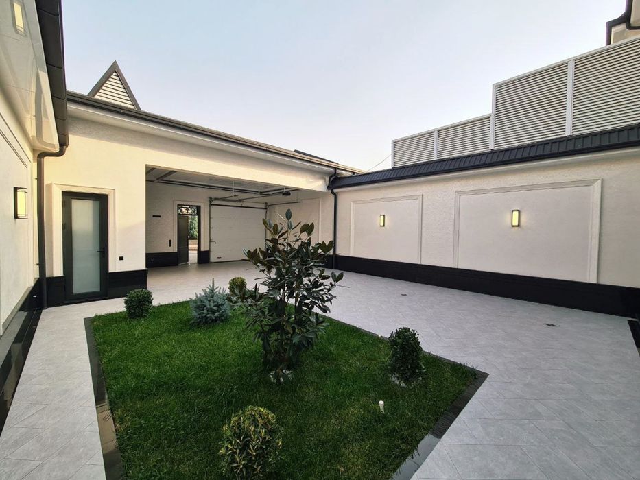 Продаётся Евродом Луначарский.