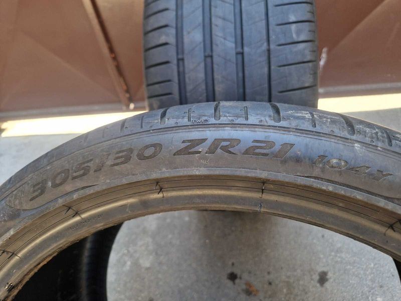 2 Pirelli R21 305/30
летни гуми
DOT3522