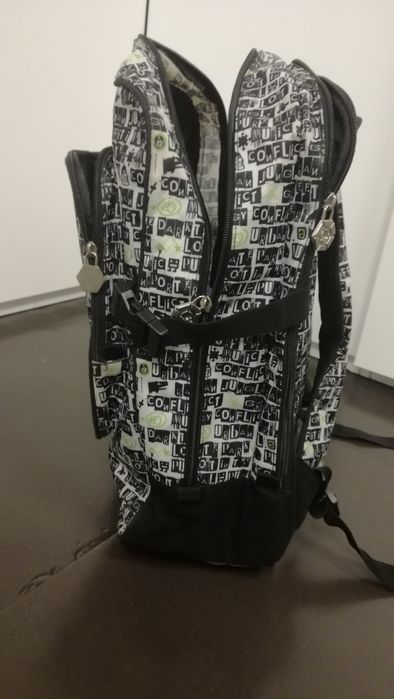 Ученическа раница + подарък папка