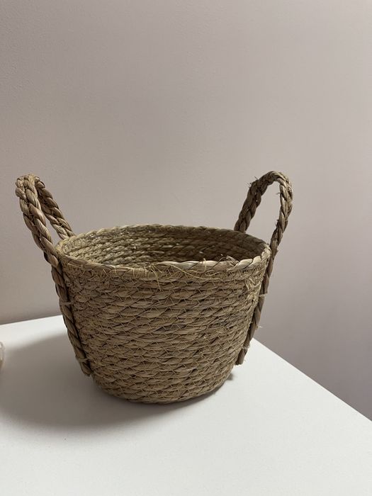 Продам маленькую и бльшую корзины