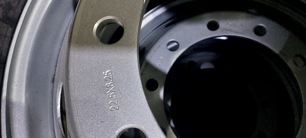 продам  шины с дисками на камаз