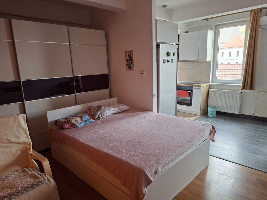 Inchiriez garsonieră in centrul vechi