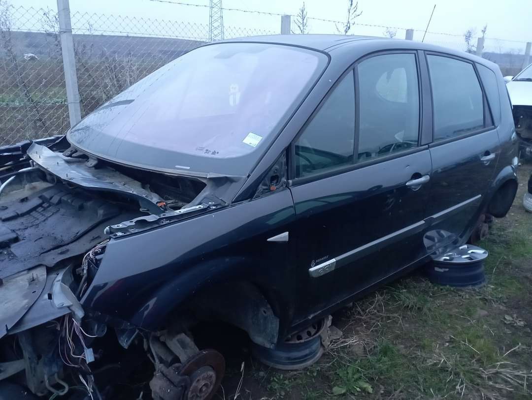 Dezmembrez Renault scenic 2