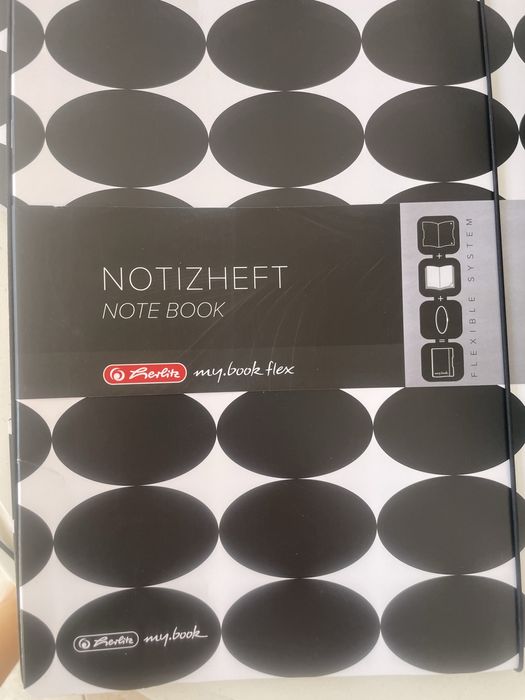Peste 100 notebookuri si peste 100 gume de sters 2 in 1