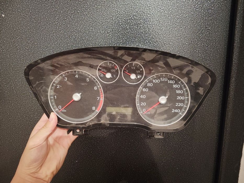 Приборная панель фокус 2