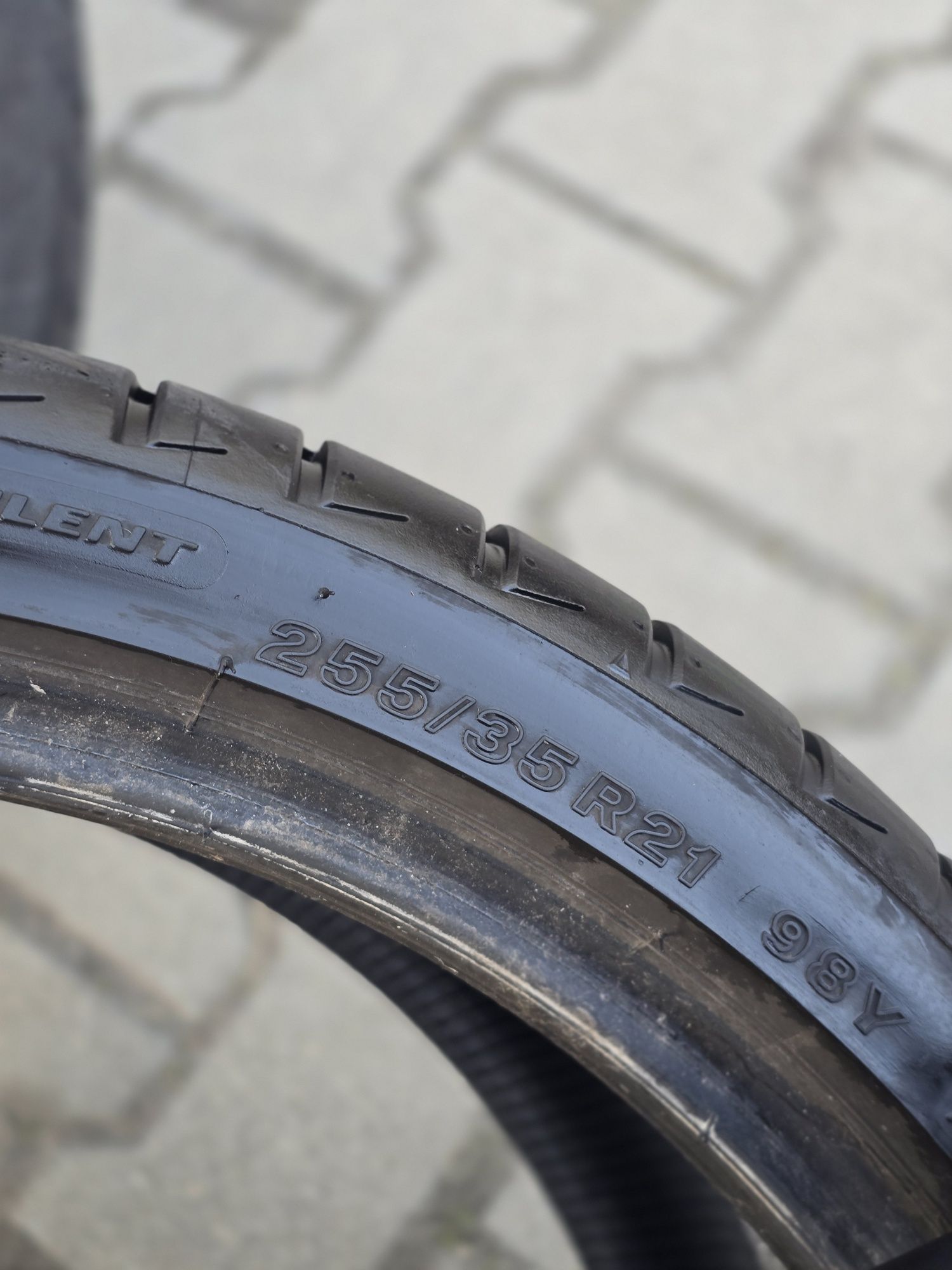 255 35 21 Bridgestone 2 бр.