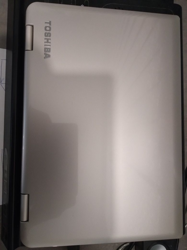 Лаптоп Toshiba Satellite L10W-B-102