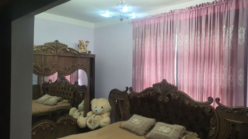 Ховли, катеж 6 сотих. Ремонтлари яхши. Катта йул буйида.