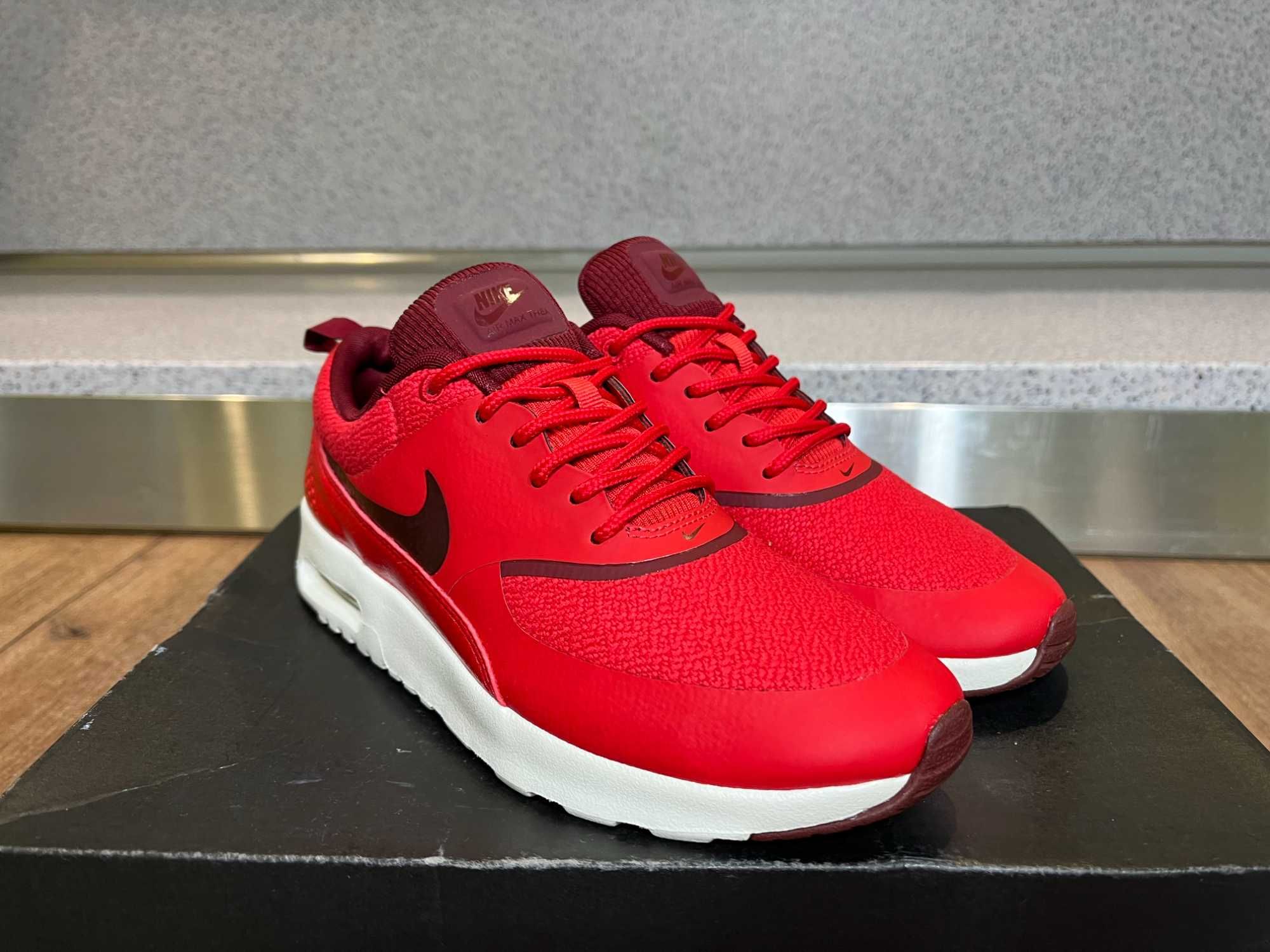 ОРИГИНАЛНИ *** Nike Air Max Thea / Action Red / Red / Sail