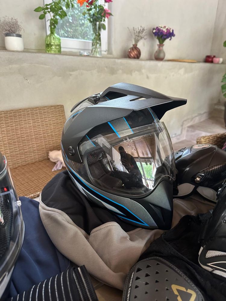 Vand echipament motocross diferit