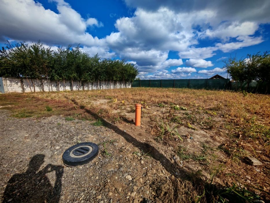 Vand teren Cazasu 500 mp cu utilități  Apa curent și gaze