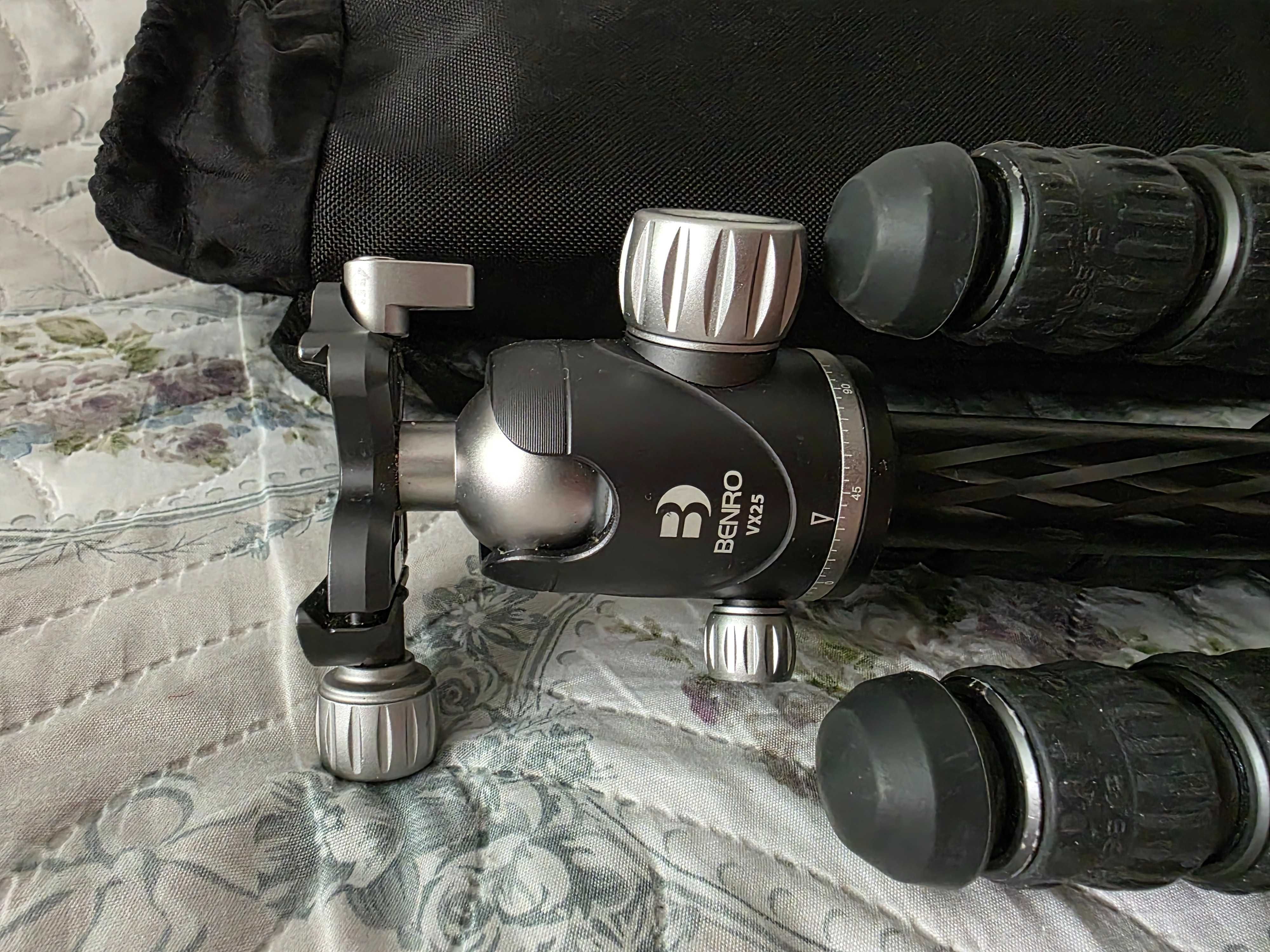 Продавам Panasonic Lumix GH5 II и карбонски трипод Benro