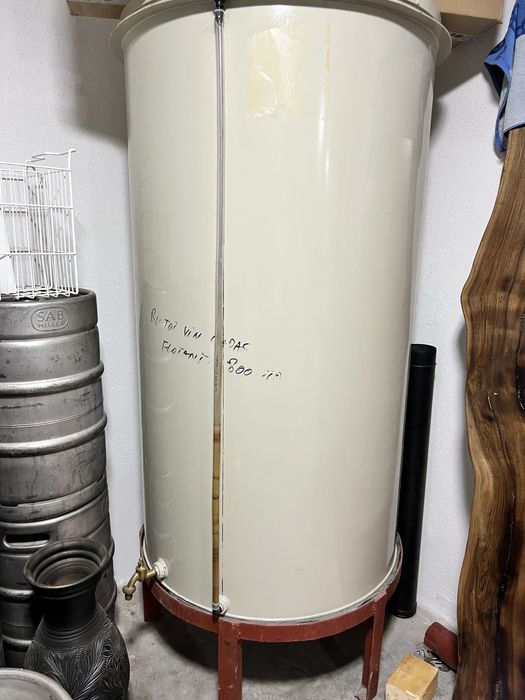 Butoi de vin cu capac florant