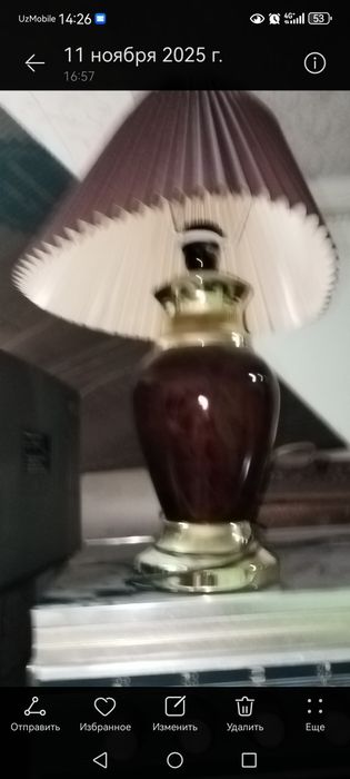 Настольная лампа с абажуром — рабочая, в хорошем состоянии