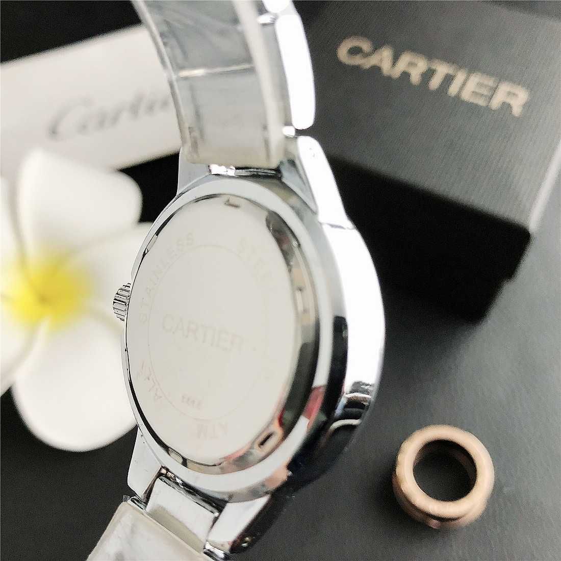 Луксозен дамски ръчен часовник CARTIER. Ръчен водоустойчив часовник.