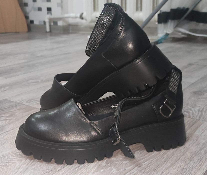 Продам женские новые лоферы