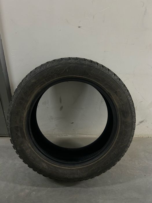 Продам зимнюю резину 255/55 R20