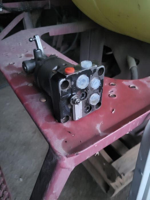 Distribuitor monobloc case internațional