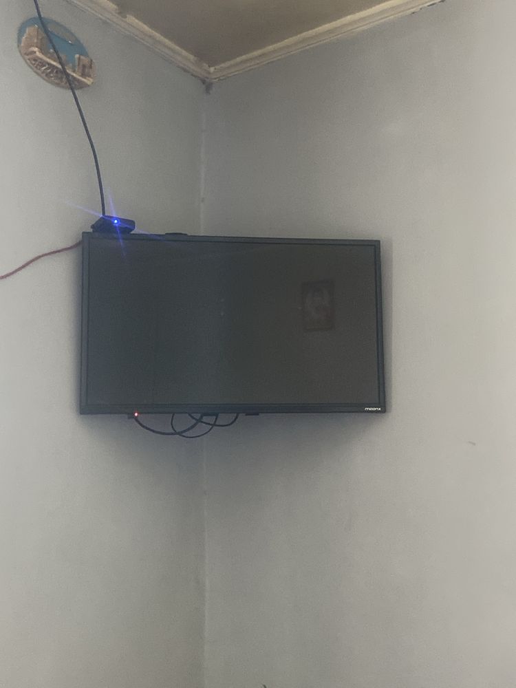 Tv MOONX 32 talik