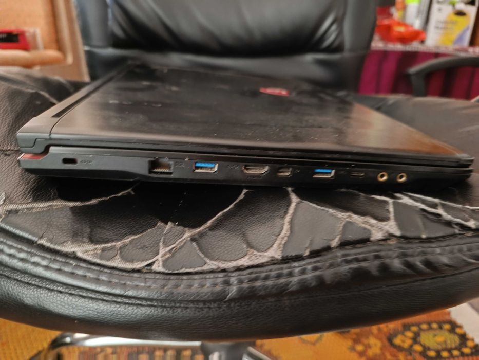 Геймърски лаптоп MSI 120HZ 16 GB 17 инча