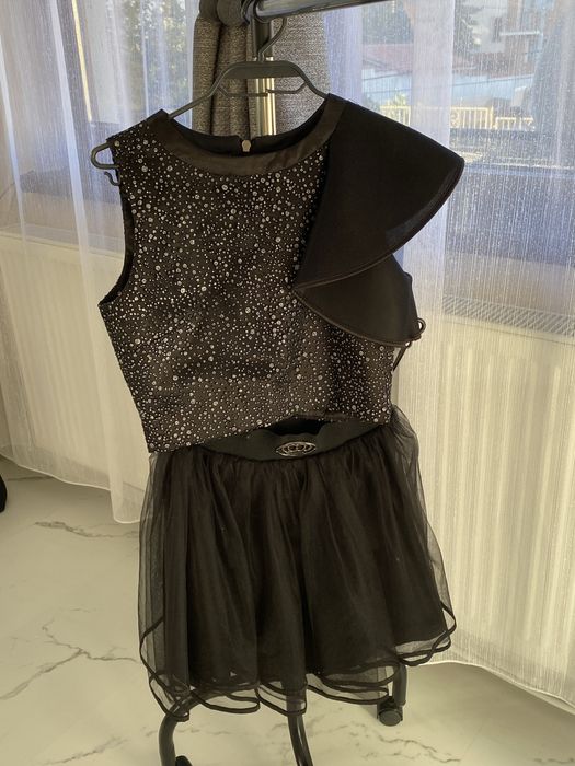 Бюстие и пола чисто нови