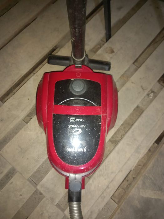 Продаю пылесос Samsung Air Track мощностью 1600 Вт.