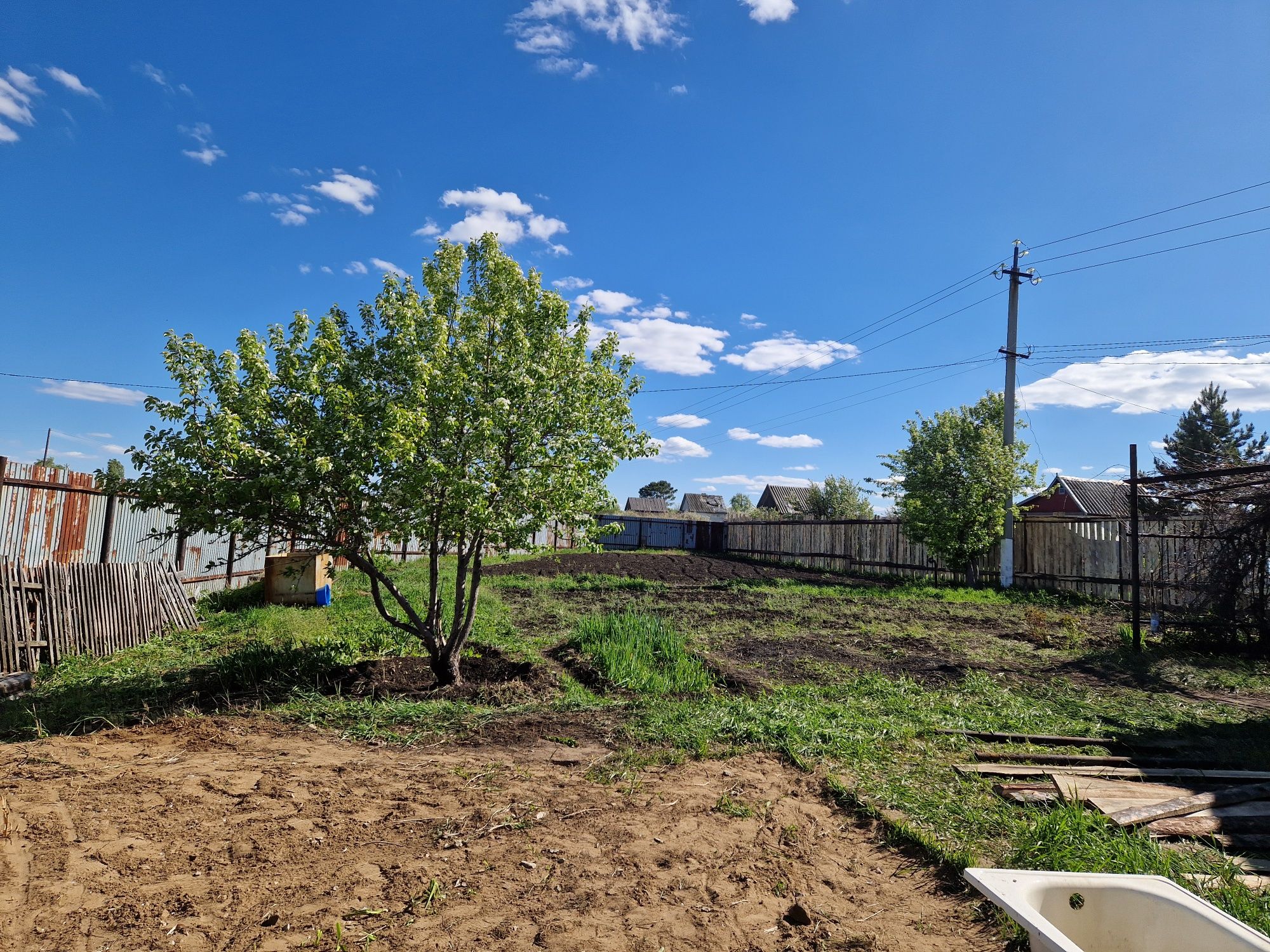 В связи с переездом продается дача.