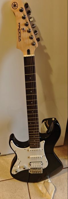 Chitara electrica Yamaha Pacifica 112J BL (mana stanga)