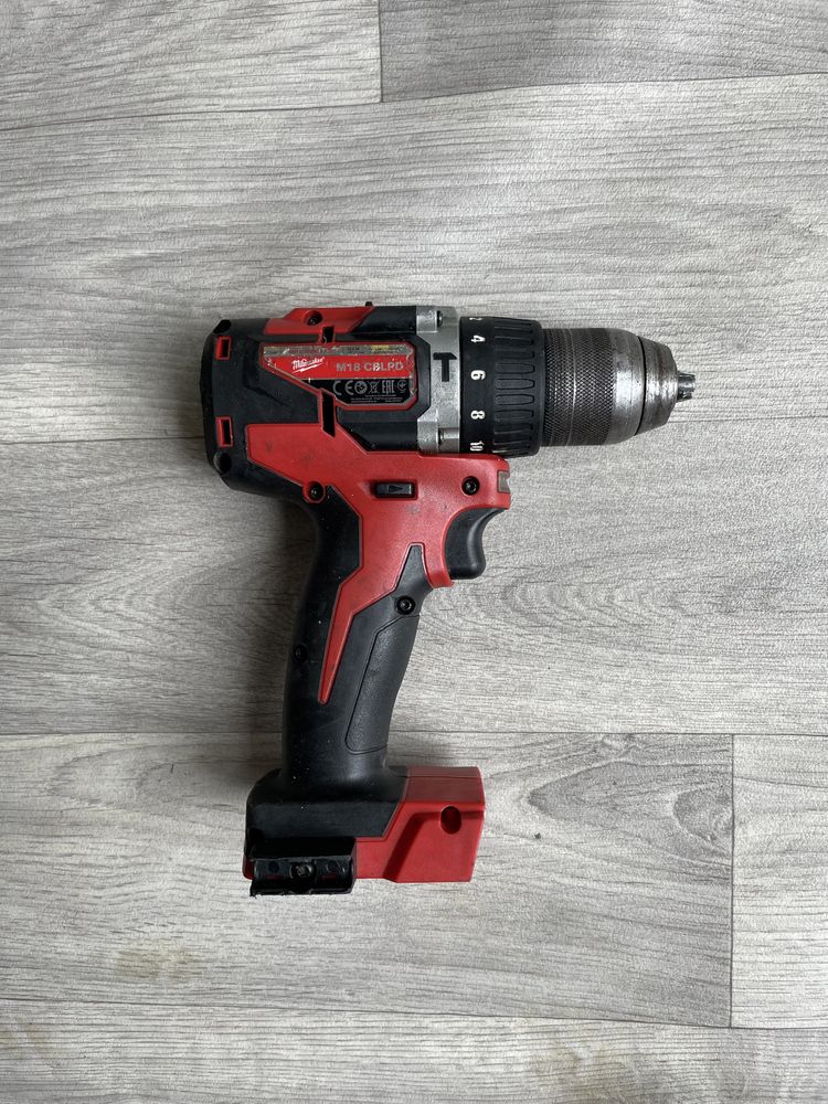 Безчетков винтоверт Milwaukee M18 CBLPD