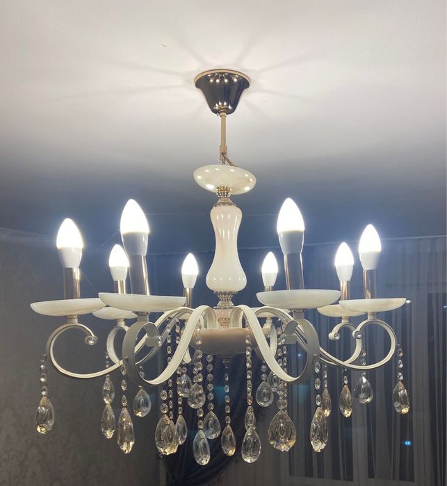 Люстры разные в разных моделях