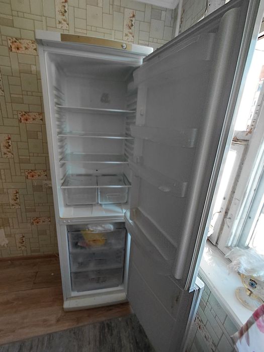 Продам 2х камерный холодильник