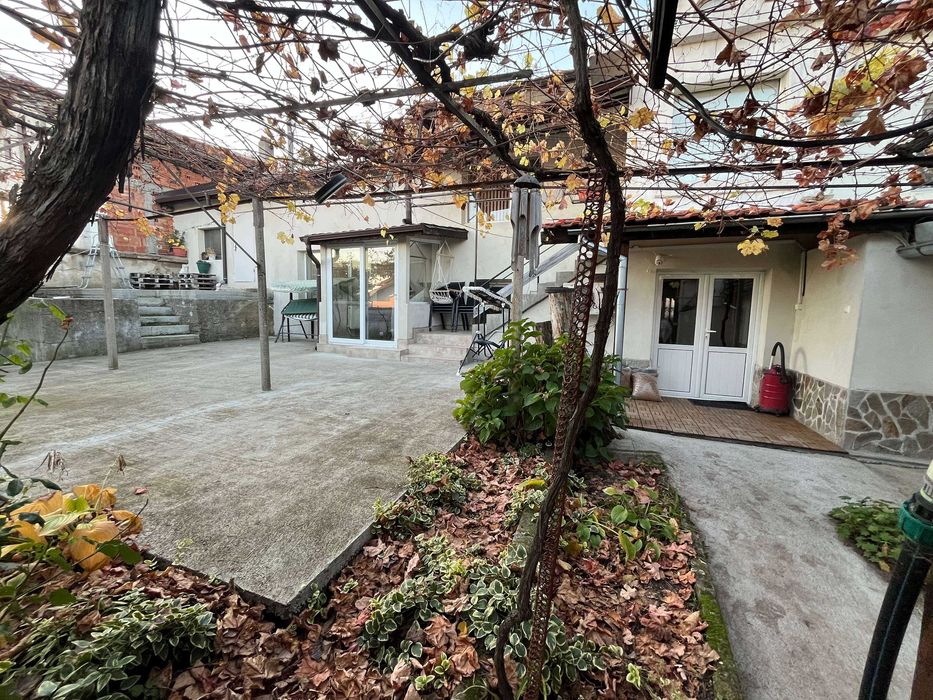 Продава се къща в гр. Мъглиж – отлична семейна имотна възможност!