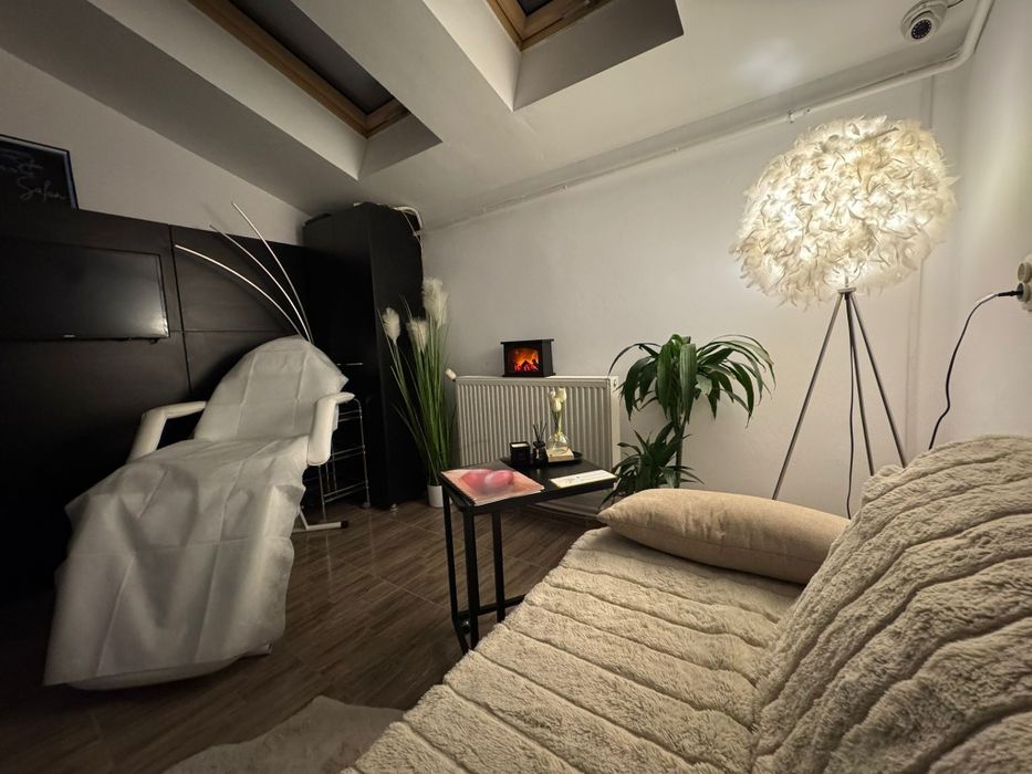 Închiriez camera pretabila pentru, extensii de gene ,manichiura.