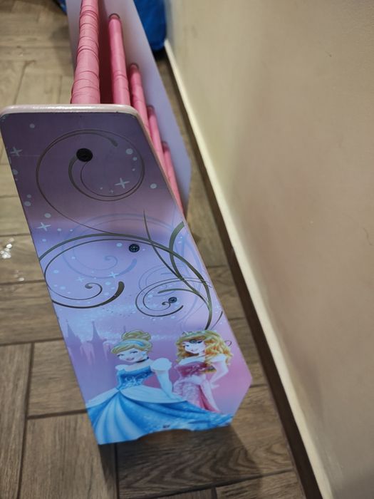 Детска Библиотека принцеси на Дисни. Етажерка за книги.