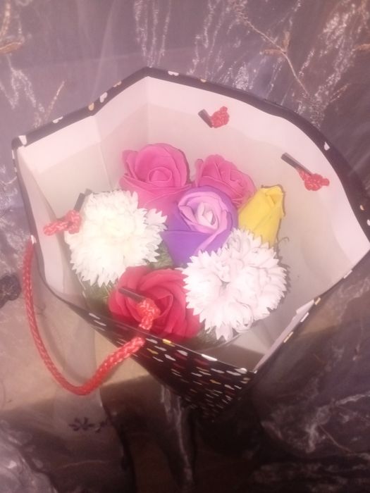 flori gratuite doar transportu