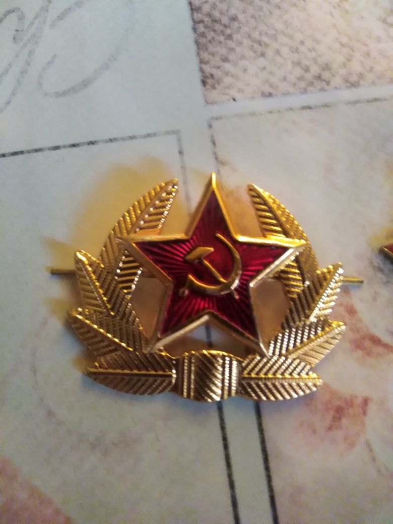 Продам два советских значка