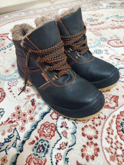Продам зимнее ботинки