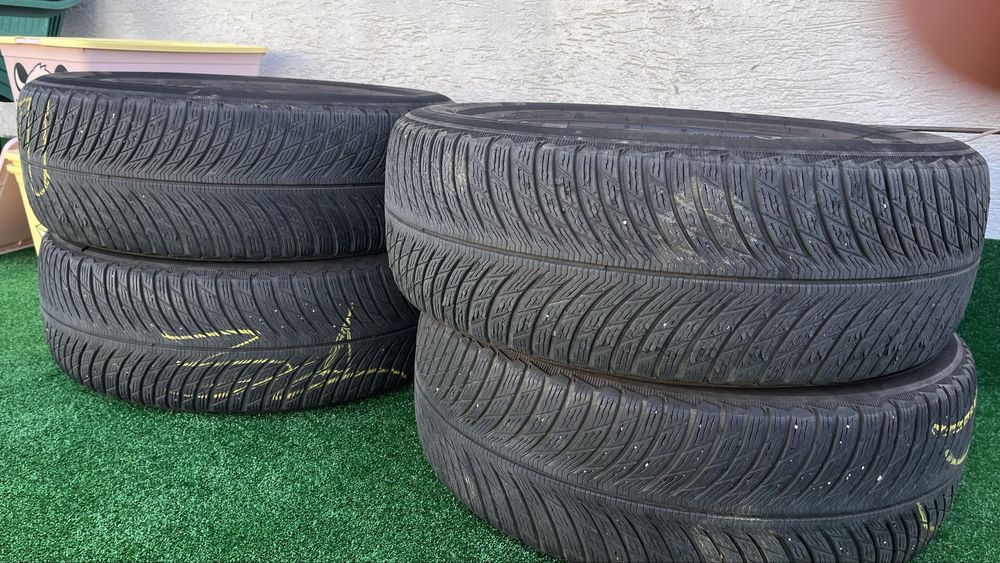 Зимни гуми 4 бр. Michelin 235/60  R17 с цена за комплекта 100 лв