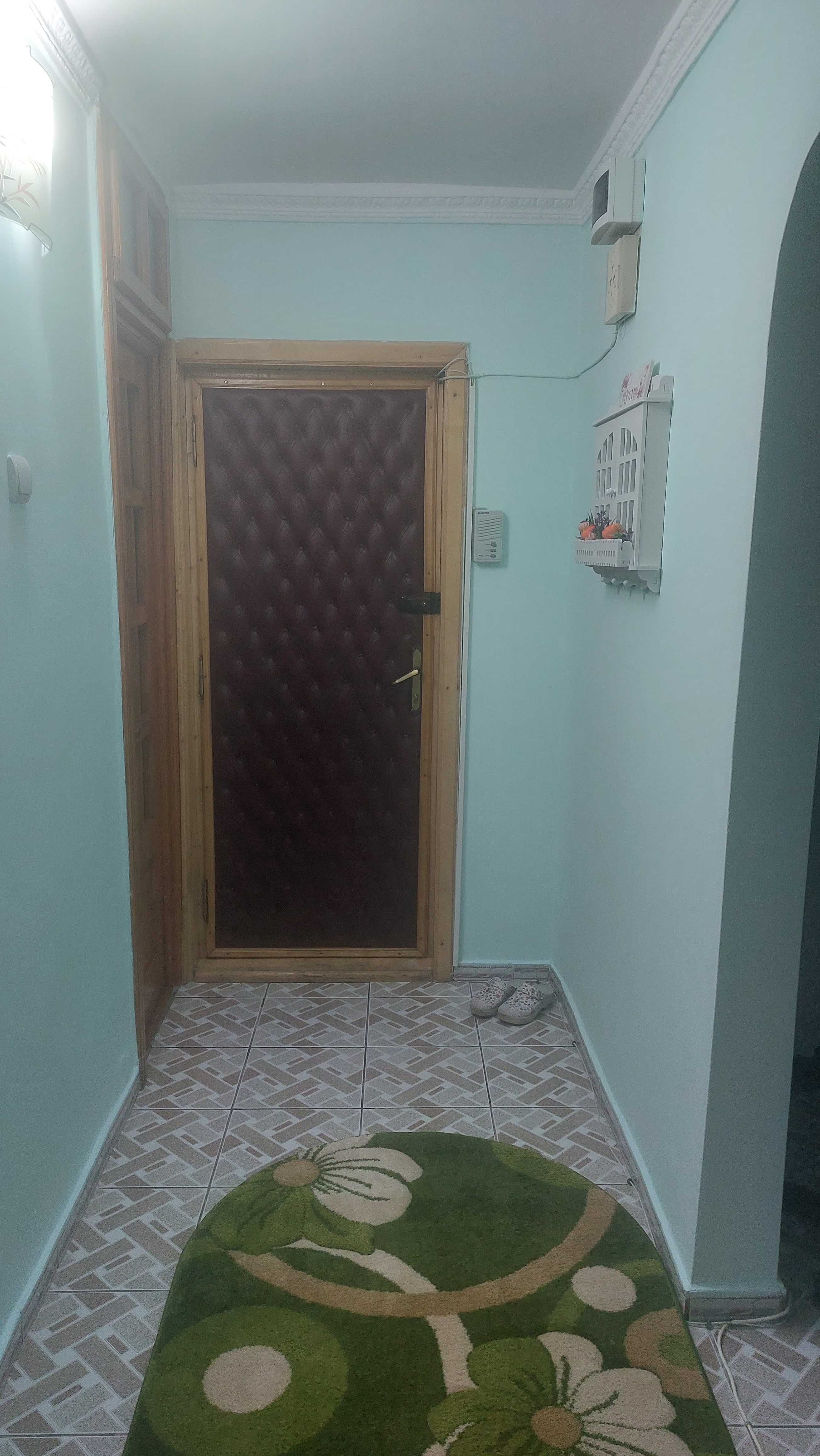 Vind apartament 3 camere,str Nufar Comanesti